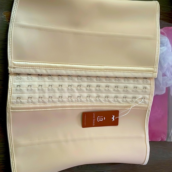 Waist trainer latex. Tight fit for waist training and posture  size Medium - Picture 1 of 6